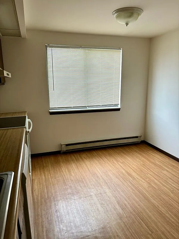 2 bed, 1.0 bath, 730 sqft, $1,095 — Photo 2