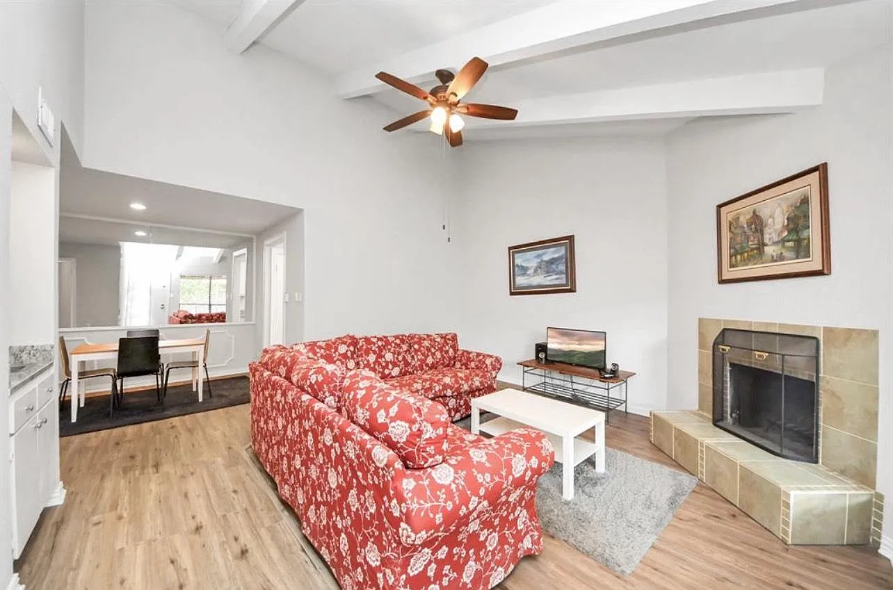 2 bed, 1.0 bath, 909 sqft, $1,400 — Photo 3