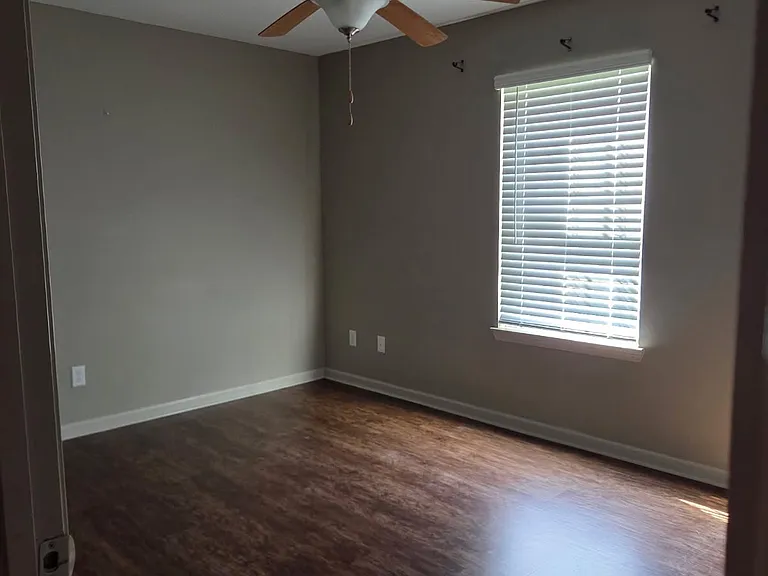 334 Bay Ln — Photo 11