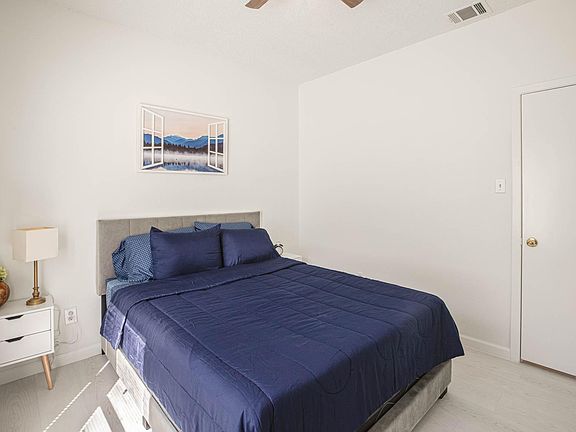 4th image of 5303 Indio Dr APT B
