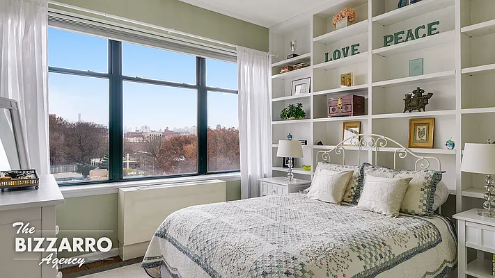 Sold by Bizzarro Agency | media 8