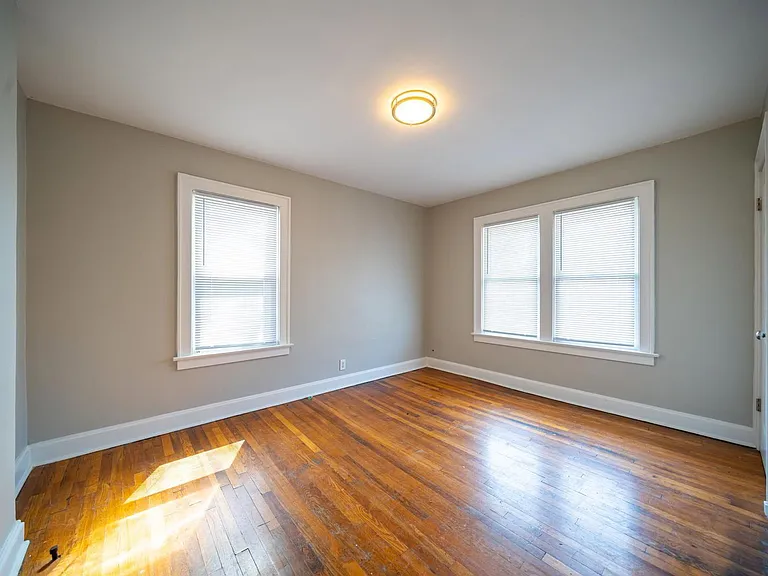 75 E Markison Ave — Photo 9