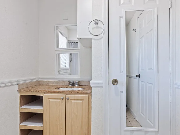 3005 W Kathleen St — Photo 16