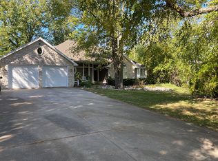 528 Ridgewood Dr, Quincy, IL 62301