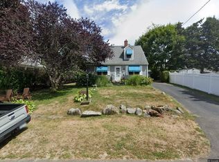 56 Bayberry Rd, Narragansett, RI 02882