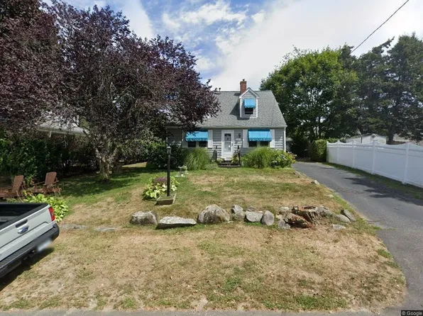 56 Bayberry Rd, Narragansett, RI 02882