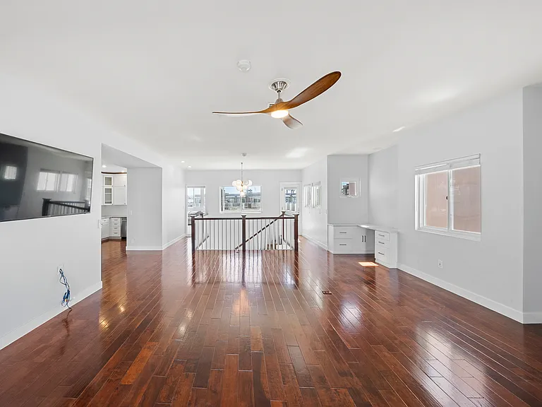 40 15th St #Penthouse C — Photo 16