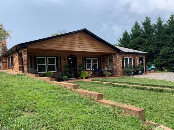 185 Whistle Stop Ln, Dobson, NC 27017