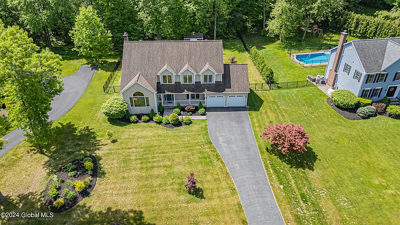 3rd image of 31 Timberwick Drive