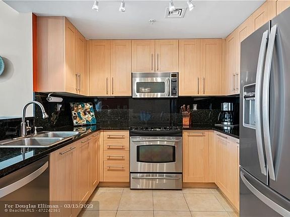 3rd image of 511 SE 5th Ave APT 907