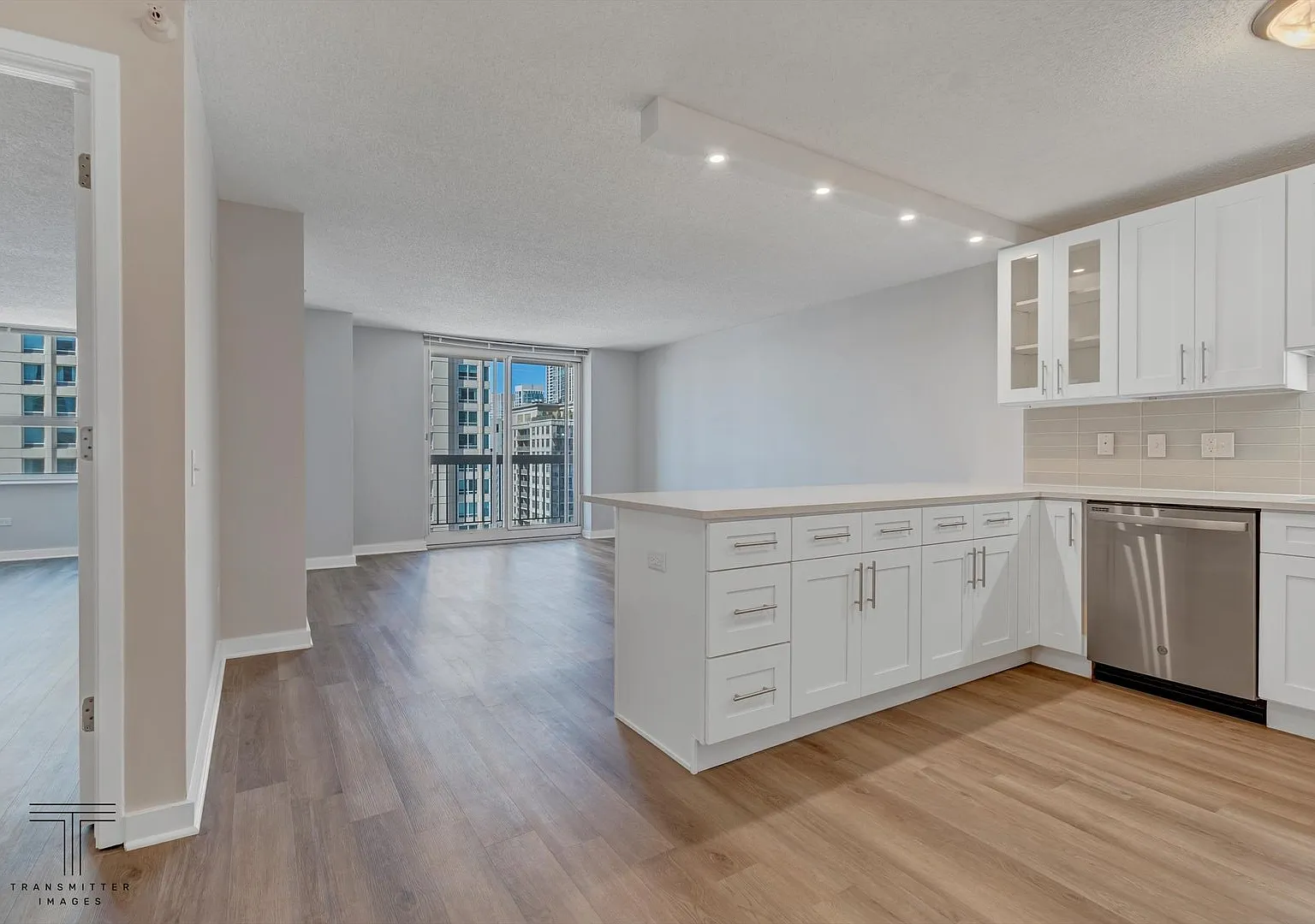 1 bed, 875 sqft, $2,950 — Photo 3