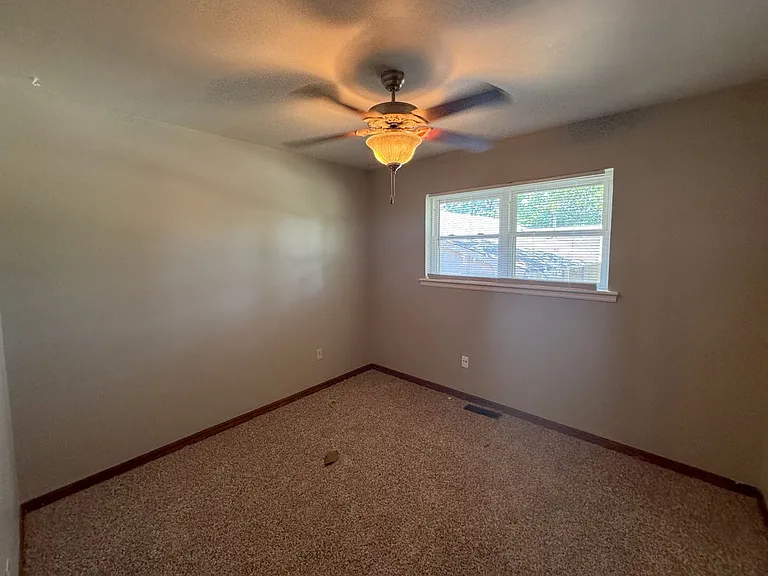 345 Travis Cir — Photo 11