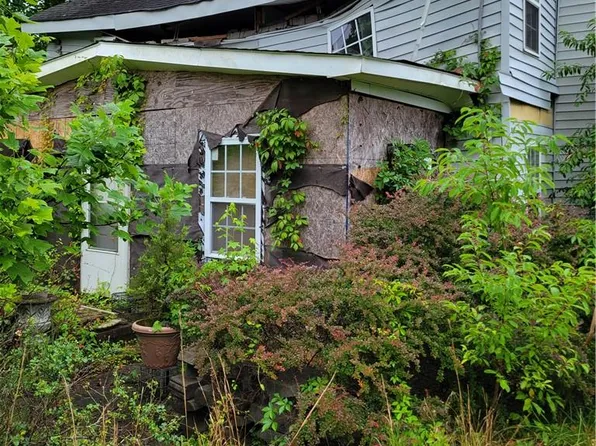 499 Colonial Trl W, Dendron, VA 23839