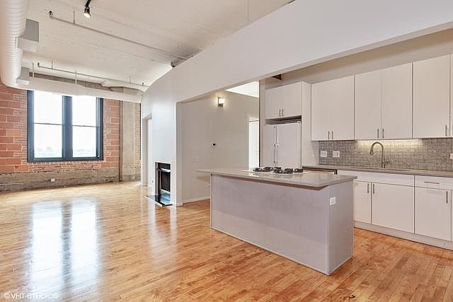 1st image of 728 W Jackson Blvd APT 815