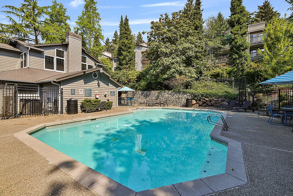 Emerald Ridge — Photo 1