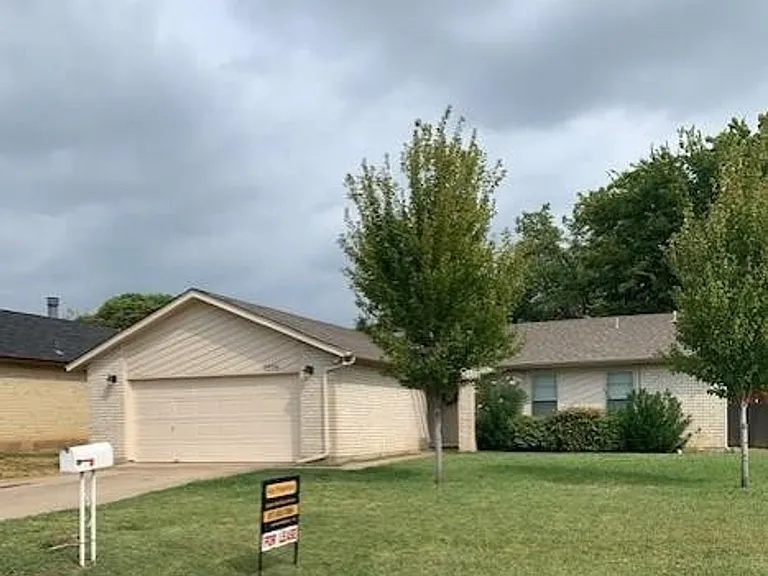 7208 Southridge Trl — Photo 1