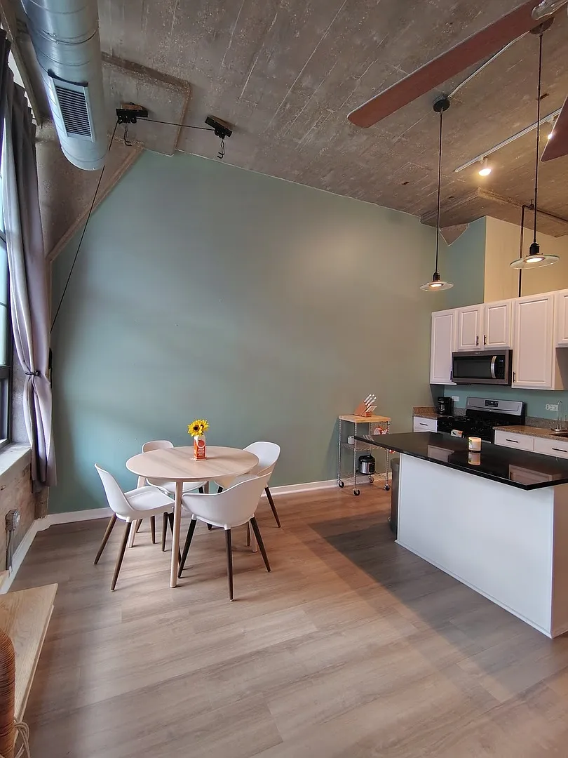 1 bed, 1000 sqft, $1,975 — Photo 4