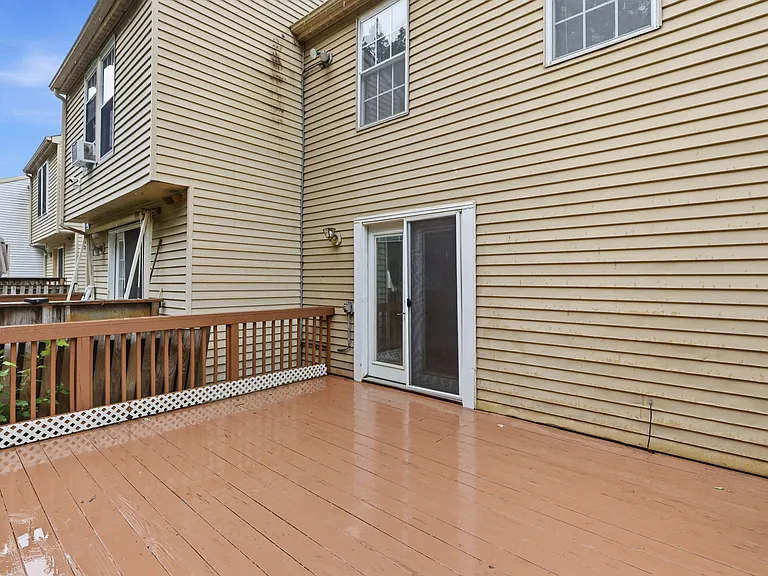 57 Shrewsbury Ct — Photo 32