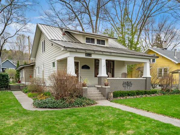 511 N Saint Joseph St, Suttons Bay, MI 49682