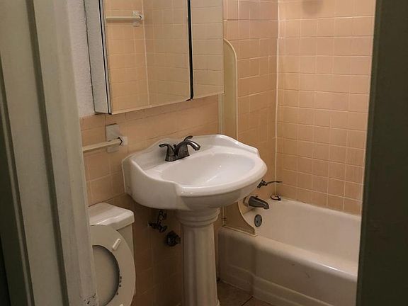 5th image of 401 4th St SE APT 12