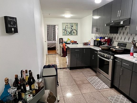 3rd image of 146 Knickerbocker Ave #2C