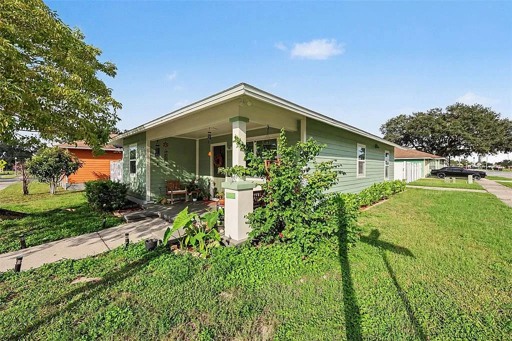 2 bed, 1.0 bath, 1505 sqft, $1,800 — Photo 1