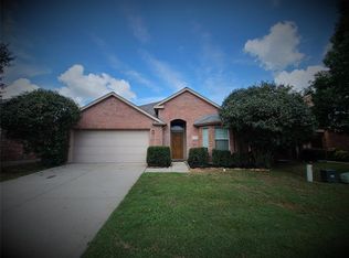 8701 King Ranch Dr, Aubrey, TX 76227