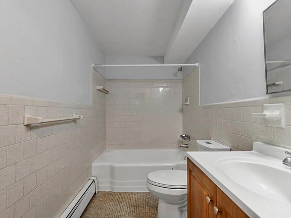 4th image of 109 Dwight St APT 5