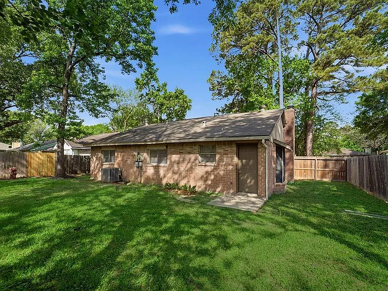 4542 Algernon Dr — Photo 17