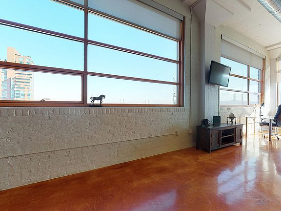 5th image of 309 E Market St Unit 401