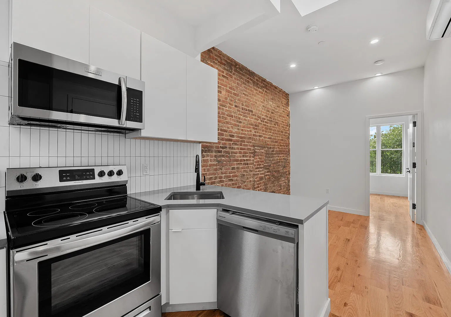 284 Suydam Street — Photo 2