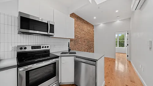 284 Suydam St Photo 1