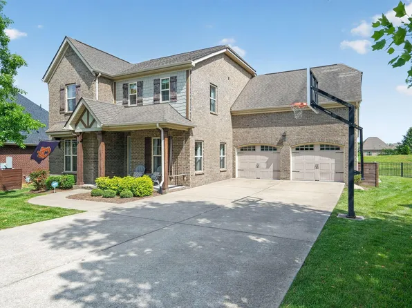 2384 Stockwood Trl, Thompsons Station, TN 37179