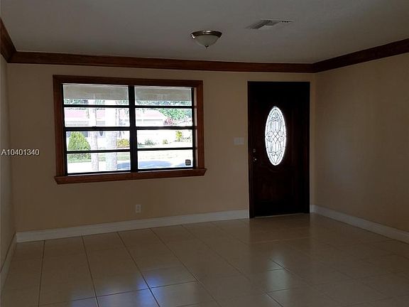 4th image of 6850 Farragut St