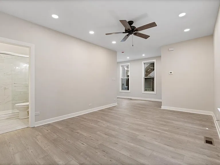 2742 N Seminary Ave #CH2 — Photo 10
