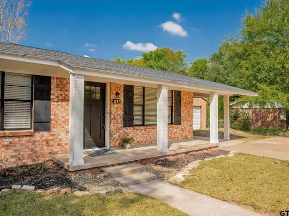 211 Betts Dr, Lindale, TX 75771