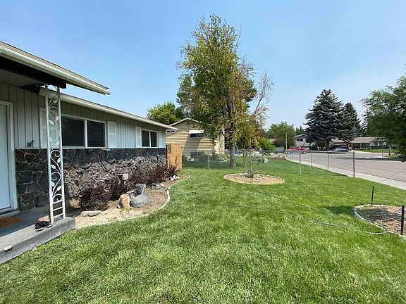 2nd image of 1900 Everest St