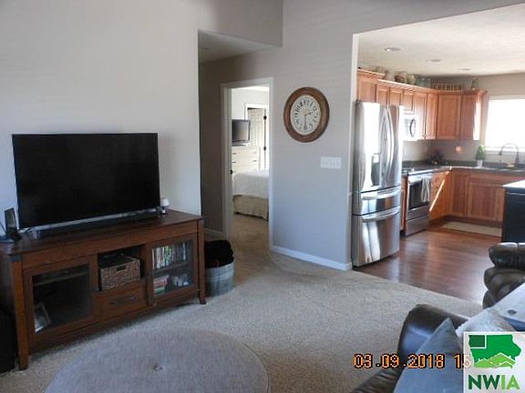 5th image of 504 E 25th St