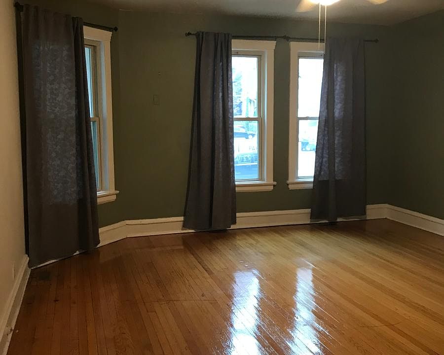 1st image of 4118 N Clarendon Ave #1