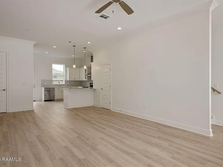 1510 Kaliste Saloom Rd #304 — Photo 5