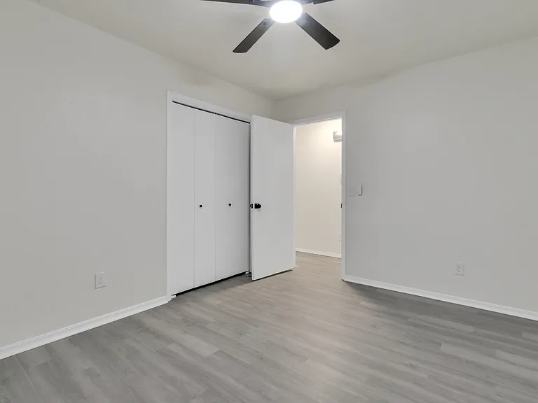 2319 E Robinson St — Photo 22