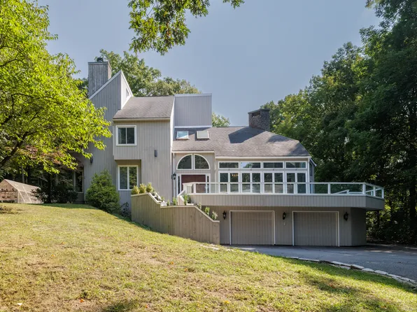 396 Strickland Street, Glastonbury, CT 06033