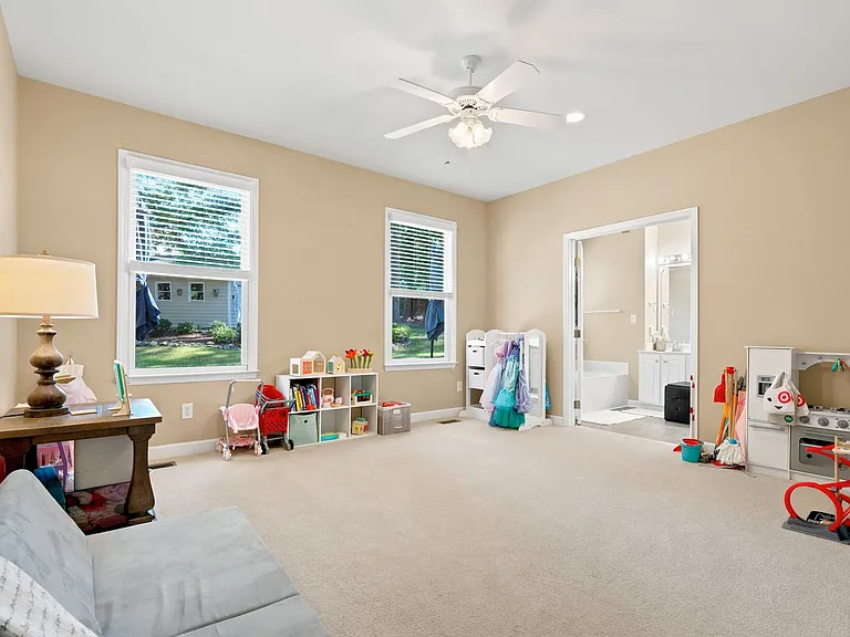 2306 Strawberry Ln — Photo 8