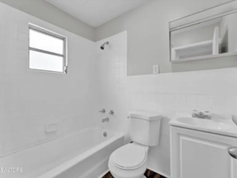 217 W Fairview Rd — Photo 7
