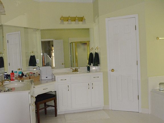 4th image of 2400 Wood Creek Ct
