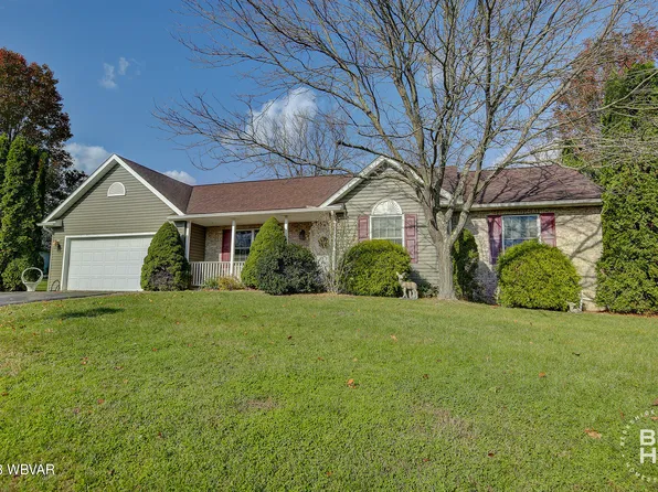 1082 Creekside Ln, Jersey Shore, PA 17740