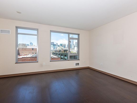 4th image of 170 King St Unit 737