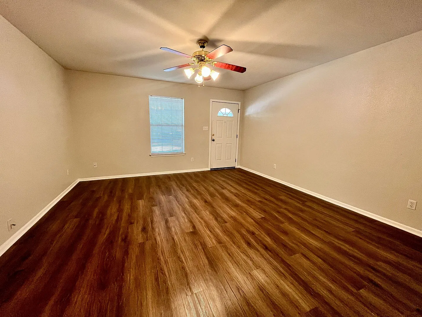 2 Bedroom / 1 Bath **Cozy Unit in Pleasanton** with Covered Carport! *Refrigerator Included* — Photo 2