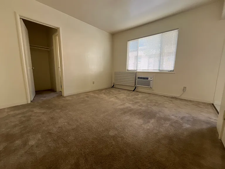 Judith Manor - 1522 N — Photo 13