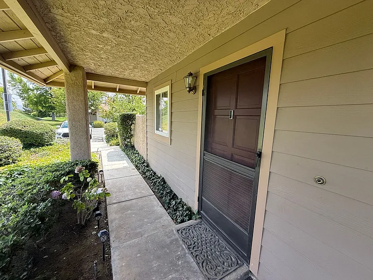26180 Rainbow Glen Dr — Photo 3